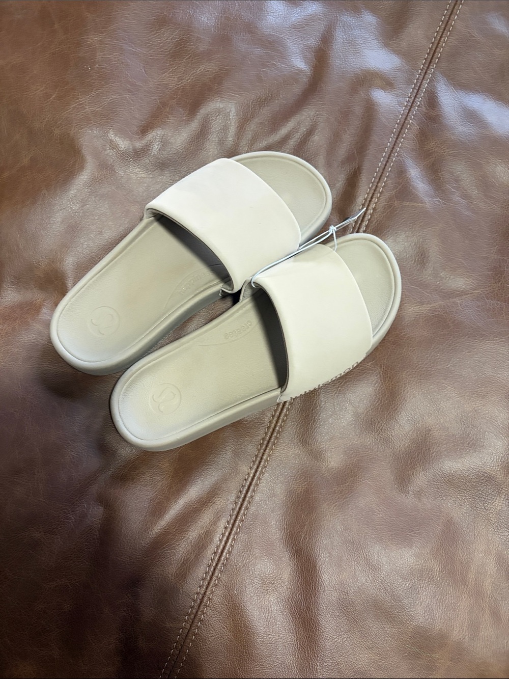 BNWT lululemon athletica Women's Restfeel Slide - Beige
